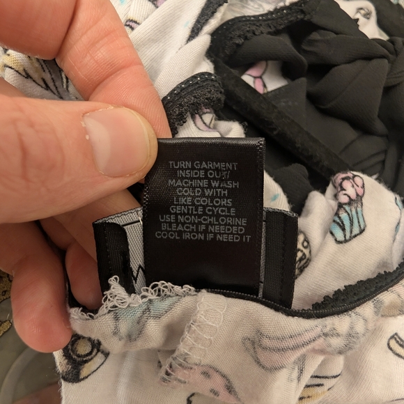 Midnight Hour By Hot Topic Woman's Top with Cartoon Print Size Small - Picture 9 of 9